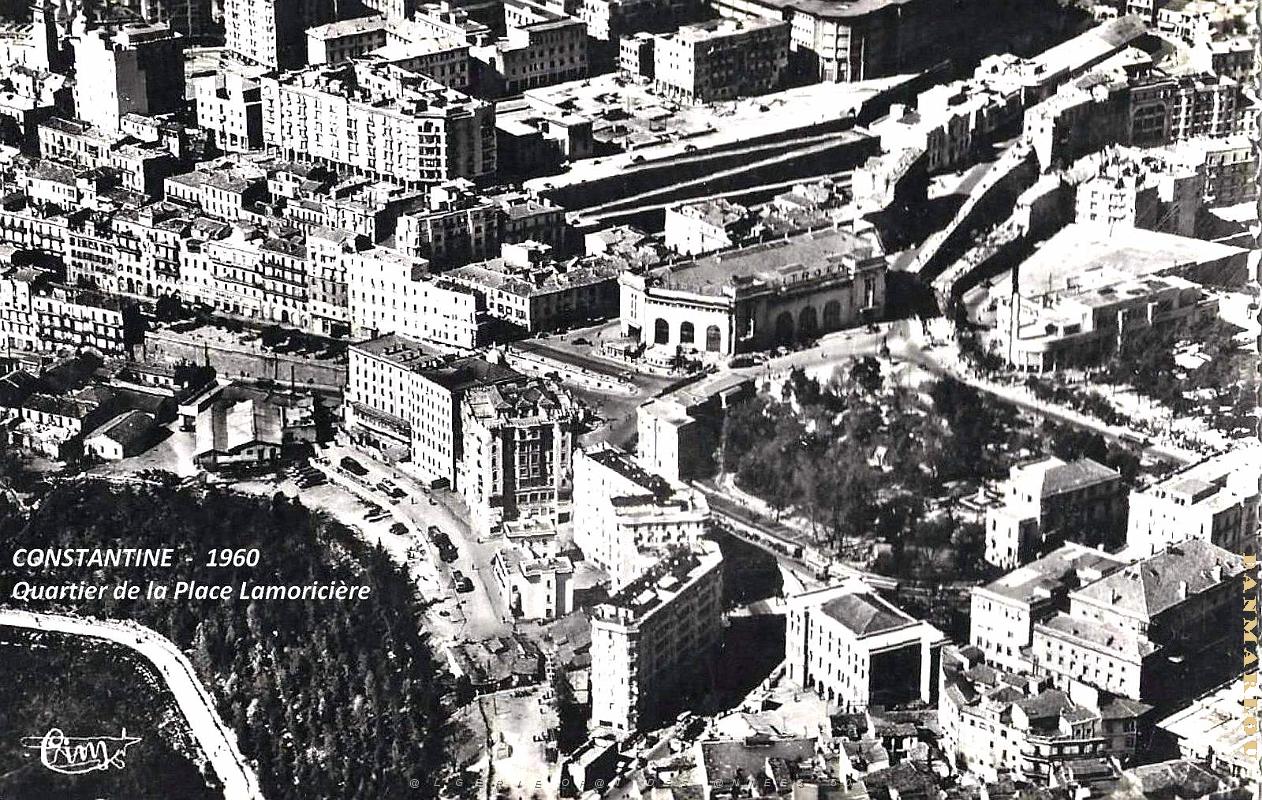 Constantine - Vue aerienne - Quartier de la Place Lamoriciere - 1950.jpg